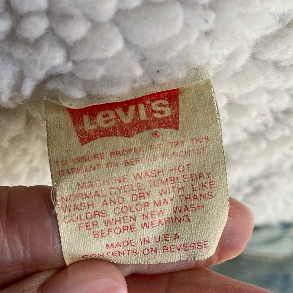 Vintage Levi's Blue Denim Sherpa-Lined Distressed Trucker Jean Jacket - Picture 4 of 15